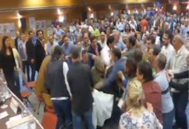 Ξύλο έπεσε στο συνέδριο της ΠΟΕ - ΟΤΑ (vd)!