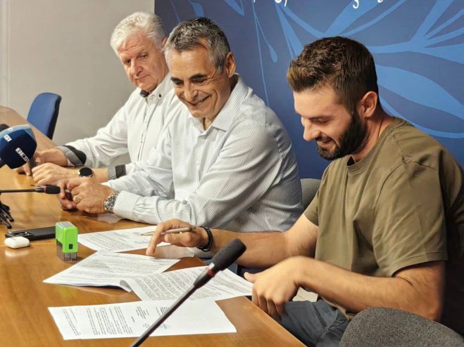 &Epsilon;&nu;&epsilon;&rho;&gamma;&epsilon;&iota;&alpha;&kappa;ή &alpha;&nu;&alpha;&beta;ά&theta;&mu;&iota;&sigma;&eta; &gamma;&iota;&alpha; &tau;&omicron; &sigma;&chi;&omicron;&lambda;&epsilon;ί&omicron; &sigma;&tau;&eta;&nu; &Kappa;&alpha;&nu;&delta;ή&lambda;&alpha; | &Tau;&zeta;&iota;&omicron;ύ&mu;&eta;&sigmaf;: &laquo;&Sigma;&tau;&eta;&rho;ί&zeta;&omicron;&upsilon;&mu;&epsilon; &mu;&epsilon; &sigma;&upsilon;&nu;&epsilon;&chi;ή έ&rho;&gamma;&alpha; &tau;&eta;&nu; &pi;ό&lambda;&eta; &kappa;&alpha;&iota; &tau;&alpha; &chi;&omega;&rho;&iota;ά &mu;&alpha;&sigmaf;&raquo;