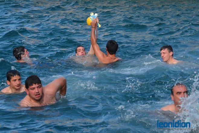 &Omicron; &Alpha;&gamma;&iota;&alpha;&sigma;&mu;ό&sigmaf; &tau;&omega;&nu; &upsilon;&delta;ά&tau;&omega;&nu; &sigma;&tau;&omicron; &Lambda;&epsilon;&omega;&nu;ί&delta;&iota;&omicron; (&epsilon;&iota;&kappa;ό&nu;&epsilon;&sigmaf; - &beta;ί&nu;&tau;&epsilon;&omicron;)
