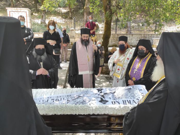 Η Εξόδιος Ακολουθία του Μοναχού Θεοδοσίου στη Μονή Βαρσών (εικόνες)