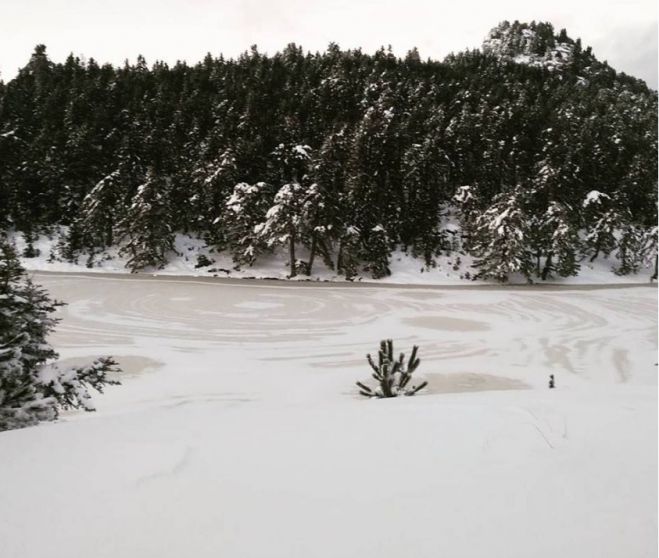 Λίμνη στην Κορινθία μετατράπηκε σε ... παγωμένη πίστα! (εικόνες)