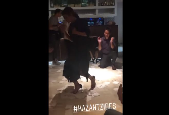 &Mu;&alpha;&rho;ί&alpha; &Mu;&epsilon;&nu;&omicron;ύ&nu;&omicron;&sigmaf; | &Gamma;&lambda;έ&nu;&tau;&eta;&sigma;&epsilon; &mu;&epsilon; &zeta;&epsilon;ϊ&mu;&pi;έ&kappa;&iota;&kappa;&omicron; &kappa;&alpha;&iota; &Kappa;&alpha;&zeta;&alpha;&nu;&tau;&zeta;ί&delta;&eta; &pi;&rho;&iota;&nu; &tau;&omicron; &gamma;ά&mu;&omicron; &tau;&eta;&sigmaf; &sigma;&tau;&eta;&nu; &Alpha;&rho;&kappa;&alpha;&delta;ί&alpha;! (vd)