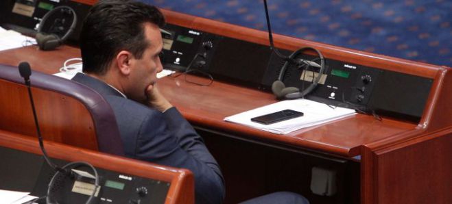 Σκόπια | Δεν βρίσκει τους 80 ο Ζάεφ - Αναβλήθηκε για αύριο η συνεδρίαση της Βουλής