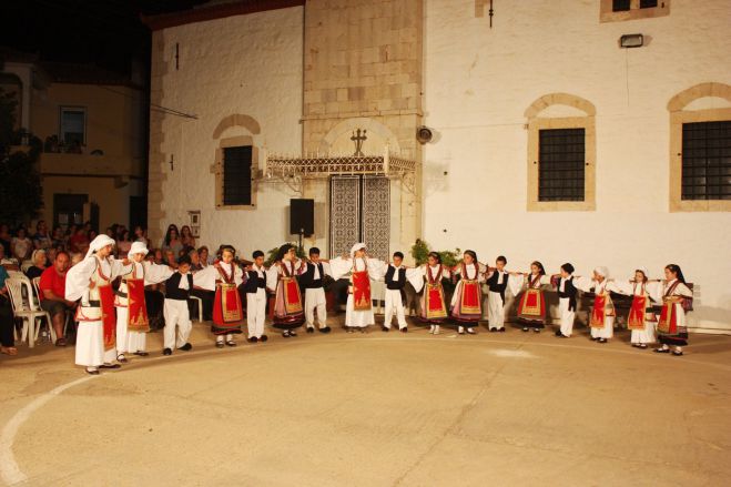 Χοροστάσι - Ένα μουσικό &quot;πάντρεμα&quot; στην πλατεία Μελιγούς (εικόνες)