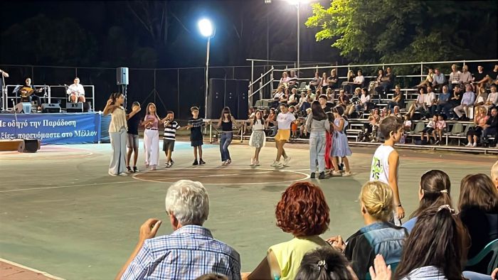 &Mu;&epsilon; &delta;&eta;&mu;&omicron;&tau;&iota;&kappa;ό &tau;&rho;&alpha;&gamma;&omicron;ύ&delta;&iota; &kappa;&alpha;&iota; &chi;&omicron;&rho;ό έ&pi;&epsilon;&sigma;&epsilon; &eta; &alpha;&upsilon;&lambda;&alpha;ί&alpha; &tau;&omega;&nu; &epsilon;&kappa;&delta;&eta;&lambda;ώ&sigma;&epsilon;&omega;&nu; &tau;&omicron;&upsilon; &Tau;&epsilon;&gamma;&epsilon;&alpha;&tau;&iota;&kappa;&omicron;ύ &Sigma;&upsilon;&nu;&delta;έ&sigma;&mu;&omicron;&upsilon; (vd)