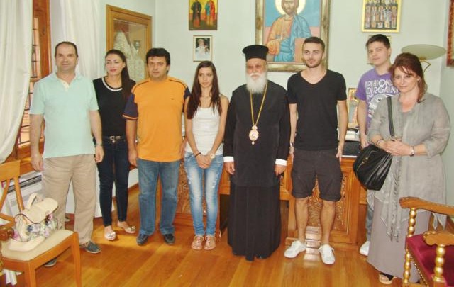 &Upsilon;&pi;&omicron;&tau;&rho;&omicron;&phi;ί&epsilon;&sigmaf; &delta;ό&theta;&eta;&kappa;&alpha;&nu; &sigma;&epsilon; &alpha;&rho;&iota;&sigma;&tau;&omicron;ύ&chi;&omicron;&upsilon;&sigmaf; &mu;&alpha;&theta;&eta;&tau;έ&sigmaf; &alpha;&pi;ό &tau;&eta;&nu; &Tau;&rho;ί&pi;&omicron;&lambda;&eta; (&epsilon;&iota;&kappa;ό&nu;&epsilon;&sigmaf; &kappa;&alpha;&iota; &beta;ί&nu;&tau;&epsilon;&omicron;)