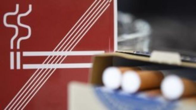 &Pi;ά&nu;&omega; &alpha;&pi;ό 200 &kappa;&lambda;ή&sigma;&epsilon;&iota;&sigmaf; &gamma;&iota;&alpha; &tau;&omicron; &kappa;ά&pi;&nu;&iota;&sigma;&mu;&alpha; &tau;&eta;&nu; &pi;&rho;ώ&tau;&eta; &mu;έ&rho;&alpha; &tau;&omicron;&upsilon; "1142"