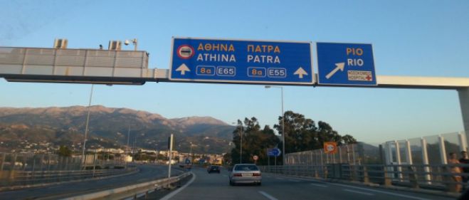 &Sigma;&upsilon;&nu;&epsilon;&chi;ί&zeta;&omicron;&nu;&tau;&alpha;&iota; &tau;&alpha; έ&rho;&gamma;&alpha; &sigma;&tau;&omicron; &delta;&rho;ό&mu;&omicron; &Kappa;&omicron;&rho;ί&nu;&theta;&omicron;&upsilon; - &Pi;&alpha;&tau;&rho;ώ&nu; (&epsilon;&iota;&kappa;ό&nu;&epsilon;&sigmaf;)