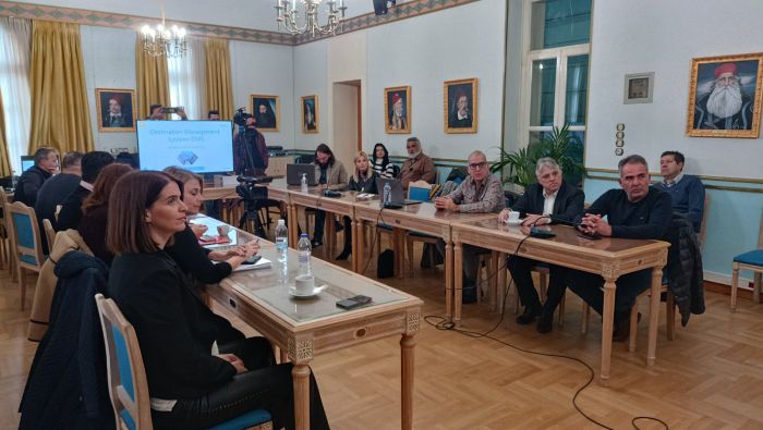 &Pi;&alpha;&rho;&omicron;&upsilon;&sigma;&iota;ά&sigma;&tau;&eta;&kappa;&epsilon; &kappa;&alpha;&iota; &pi;&alpha;&rho;&alpha;&delta;ό&theta;&eta;&kappa;&epsilon; &sigma;&tau;&eta;&nu; &Pi;&epsilon;&rho;&iota;&phi;έ&rho;&epsilon;&iota;&alpha; &Pi;&epsilon;&lambda;&omicron;&pi;&omicron;&nu;&nu;ή&sigma;&omicron;&upsilon; &tau;&omicron; DMS