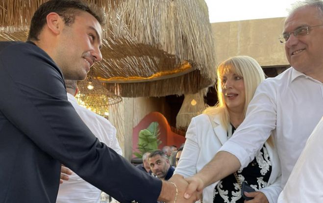 &Sigma;&upsilon;&nu;ά&nu;&tau;&eta;&sigma;&eta; &phi;ί&lambda;&omega;&nu; &Tau;ά&kappa;&eta; &Theta;&epsilon;&omicron;&delta;&omega;&rho;&iota;&kappa;ά&kappa;&omicron;&upsilon; - "&Pi;&alpha;&rho;ώ&nu;" &kappa;&alpha;&iota; &omicron; &Gamma;. &Pi;&alpha;&rho;&alpha;&sigma;&kappa;&epsilon;&upsilon;ό&pi;&omicron;&upsilon;&lambda;&omicron;&sigmaf; &alpha;&pi;ό &tau;&eta; &Gamma;&omicron;&rho;&tau;&upsilon;&nu;ί&alpha;!