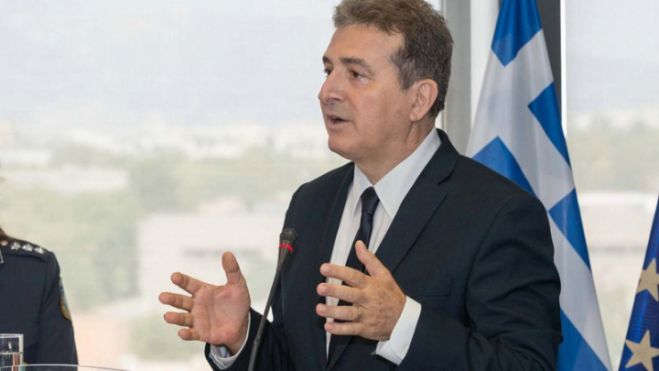 &Mu;. &Chi;&rho;&upsilon;&sigma;&omicron;&chi;&omicron;ϊ&delta;&eta;&sigmaf;: "Ό&pi;&omicron;&iota;&omicron;&sigmaf; &chi;&tau;&upsilon;&pi;ά &alpha;&nu;ή&lambda;&iota;&kappa;&alpha;, &delta;&epsilon;&nu; &chi;&omega;&rho;ά &pi;&omicron;&upsilon;&theta;&epsilon;&nu;ά"