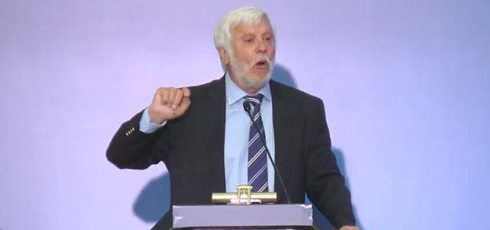 &Tau;&alpha;&tau;&omicron;ύ&lambda;&eta;&sigmaf; &sigma;&epsilon; &Upsilon;&pi;&omicron;&upsilon;&rho;&gamma;ό &Tau;&omicron;&upsilon;&rho;&iota;&sigma;&mu;&omicron;ύ: "&Tau;&omicron; &sigma;&pi;&omicron;&tau; &pi;&rho;&omicron;&sigma;&beta;ά&lambda;&lambda;&epsilon;&iota; &tau;&eta;&nu; &Pi;&epsilon;&lambda;&omicron;&pi;ό&nu;&nu;&eta;&sigma;&omicron; &kappa;&alpha;&iota; &tau;&eta;&nu; &Epsilon;&lambda;&lambda;ά&delta;&alpha;"