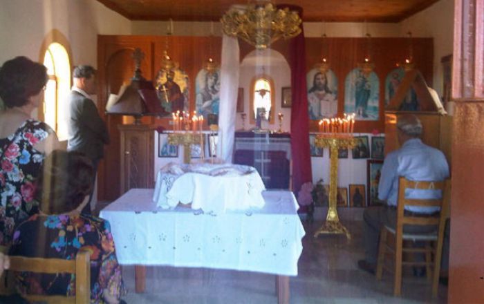 &Eta; &epsilon;&omicron;&rho;&tau;ή &tau;&omicron;&upsilon; &Alpha;&gamma;ί&omicron;&upsilon; &Mu;&alpha;&upsilon;&rho;&iota;&kappa;ί&omicron;&upsilon; &sigma;&tau;&eta;&nu; &epsilon;&nu;&omicron;&rho;ί&alpha; &Mu;&alpha;&nu;&tau;&iota;&nu;&epsilon;ί&alpha;&sigmaf; (&epsilon;&iota;&kappa;ό&nu;&epsilon;&sigmaf;)