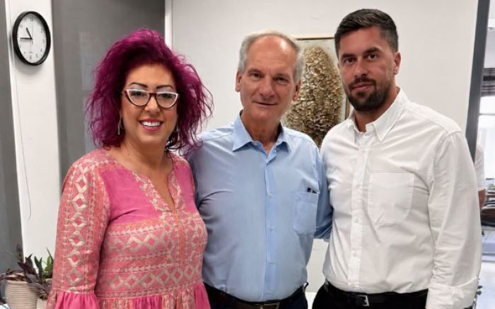 &Omicron; &Epsilon;&upsilon;&rho;&omega;&beta;&omicron;&upsilon;&lambda;&epsilon;&upsilon;&tau;ή&sigmaf; &tau;&eta;&sigmaf; &Epsilon;&lambda;&lambda;&eta;&nu;&iota;&kappa;ή&sigmaf; &Lambda;ύ&sigma;&eta;&sigmaf; &Mu;&alpha;&nu;ώ&lambda;&eta;&sigmaf; &Phi;&rho;ά&gamma;&kappa;&omicron;&sigmaf; &mu;&alpha;&zeta;ί &mu;&epsilon; &tau;&eta;&nu; &Beta;&upsilon;&tau;&iota;&nu;ί&delta;&omicron;&upsilon; &sigma;&tau;&eta; &Mu;&epsilon;&gamma;&alpha;&lambda;ό&pi;&omicron;&lambda;&eta; - &Sigma;&upsilon;&nu;&alpha;&nu;&tau;ή&theta;&eta;&kappa;&alpha;&nu; &mu;&epsilon; &Mu;&iota;&chi;ό&pi;&omicron;&upsilon;&lambda;&omicron;