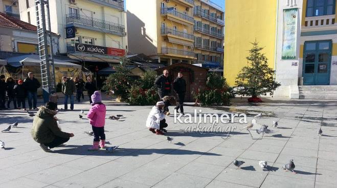 &Theta;&epsilon;&omicron;&phi;ά&nu;&iota;&alpha; &sigma;&tau;&eta;&nu; &Tau;&rho;ί&pi;&omicron;&lambda;&eta; &mu;&epsilon; &pi;&omicron;&lambda;ύ &kappa;ό&sigma;&mu;&omicron; &kappa;&alpha;&iota; &hellip; &pi;&alpha;&gamma;&omega;&nu;&iota;ά! (&epsilon;&iota;&kappa;ό&nu;&epsilon;&sigmaf;)