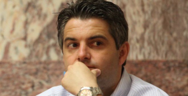 Ανάρτηση Οδυσσέα στο fb με …σπόντες κατά ΣΥΡΙΖΑ για μνημόνια και Καραμανλή!
