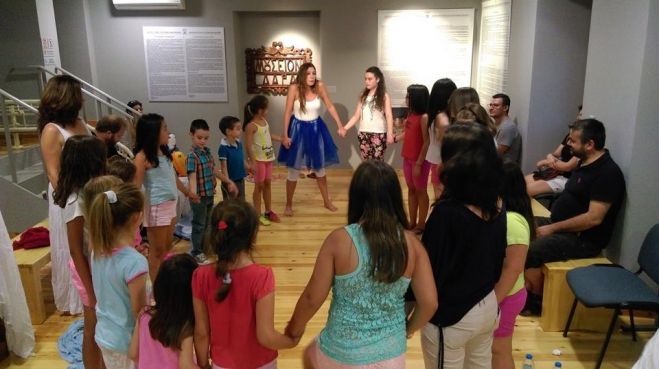 &Mu;&epsilon;&gamma;ά&lambda;&eta; &epsilon;&pi;&iota;&tau;&upsilon;&chi;ί&alpha; &gamma;&iota;&alpha; &tau;&eta;&nu; &epsilon;&kappa;&pi;&alpha;&iota;&delta;&epsilon;&upsilon;&tau;&iota;&kappa;ή &delta;&rho;ά&sigma;&eta; &sigma;&tau;&omicron; &Mu;&omicron;&upsilon;&sigma;&epsilon;ί&omicron; &Delta;ά&rho;&alpha;! (&epsilon;&iota;&kappa;ό&nu;&epsilon;&sigmaf;)