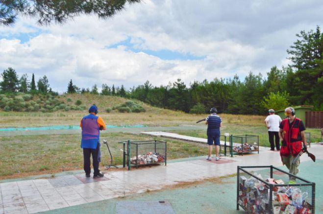 Σκοπευτικοί Αγώνες στην Τρίπολη - Τιμήθηκε ο Καραλής (εικόνες)