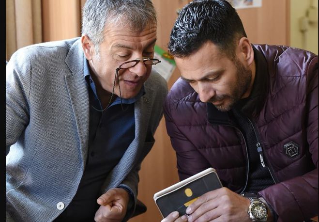 "&Alpha;&sigmaf; &delta;&omicron;ύ&mu;&epsilon; &kappa;&alpha;&iota; &tau;&eta; &zeta;&omega;ή &alpha;&lambda;&lambda;&iota;ώ&sigmaf;. &Nu;&alpha; &pi;έ&phi;&tau;&epsilon;&iota;&sigmaf; &kappa;&alpha;&iota; &nu;&alpha; &sigma;&eta;&kappa;ώ&nu;&epsilon;&sigma;&alpha;&iota;" ...