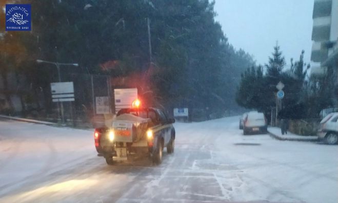 &Sigma;&upsilon;&nu;&epsilon;&chi;&epsilon;ί&sigmaf; &rho;ί&psi;&epsilon;&iota;&sigmaf; &alpha;&lambda;&alpha;&tau;&iota;&omicron;ύ &alpha;&pi;ό &tau;&eta;&nu; &Pi;&omicron;&lambda;&iota;&tau;&iota;&kappa;ή &Pi;&rho;&omicron;&sigma;&tau;&alpha;&sigma;ί&alpha; &tau;&omicron;&upsilon; &Delta;ή&mu;&omicron;&upsilon; &Tau;&rho;ί&pi;&omicron;&lambda;&eta;&sigmaf; (&epsilon;&iota;&kappa;ό&nu;&epsilon;&sigmaf;)