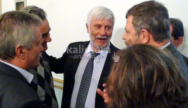 &Omicron; &gamma;&epsilon;&rho;&mu;&alpha;&nu;ό&sigmaf; &pi;&rho;έ&sigma;&beta;&eta;&sigmaf; &alpha;&pi;ό &tau;&eta;&nu; &Tau;&rho;ί&pi;&omicron;&lambda;&eta;: &laquo;&Epsilon;&lambda;&pi;ί&zeta;&omega; ό&tau;&iota; &eta; &Epsilon;&lambda;&lambda;ά&delta;&alpha; &theta;&alpha; &beta;&gamma;&epsilon;&iota; ά&mu;&epsilon;&sigma;&alpha; &alpha;&pi;ό &tau;&eta;&nu; &kappa;&rho;ί&sigma;&eta;&raquo; (vd)