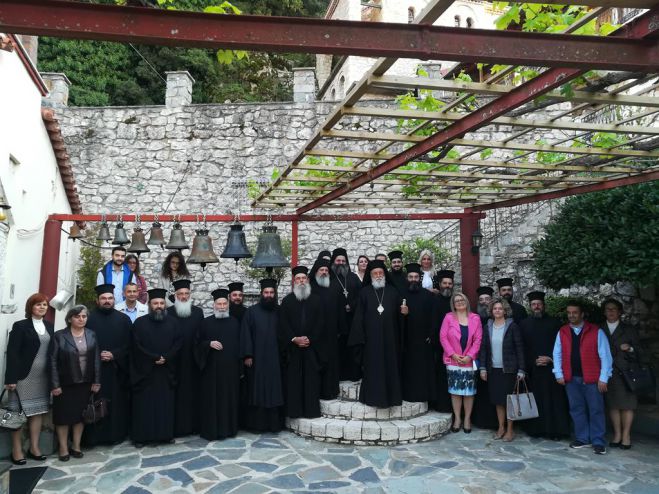 &Sigma;&tau;&eta; &Mu;&omicron;&nu;ή &Beta;&alpha;&rho;&sigma;ώ&nu; &eta; &Sigma;ύ&nu;&tau;&alpha;&xi;&eta; &Kappa;&alpha;&tau;&eta;&chi;&eta;&tau;ώ&nu; &tau;&eta;&sigmaf; &Mu;&eta;&tau;&rho;ό&pi;&omicron;&lambda;&eta;&sigmaf; &Mu;&alpha;&nu;&tau;&iota;&nu;&epsilon;ί&alpha;&sigmaf; &kappa;&alpha;&iota; &Kappa;&upsilon;&nu;&omicron;&upsilon;&rho;ί&alpha;&sigmaf; (&epsilon;&iota;&kappa;ό&nu;&epsilon;&sigmaf;)