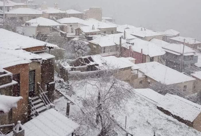 &Kappa;&alpha;&tau;ά&lambda;&epsilon;&upsilon;&kappa;&epsilon;&sigmaf; &omicron;&iota; &Kappa;&omicron;&lambda;&lambda;ί&nu;&epsilon;&sigmaf; &sigma;&tau;&eta;&nu; &Alpha;&rho;&kappa;&alpha;&delta;ί&alpha; (&epsilon;&iota;&kappa;ό&nu;&epsilon;&sigmaf;)
