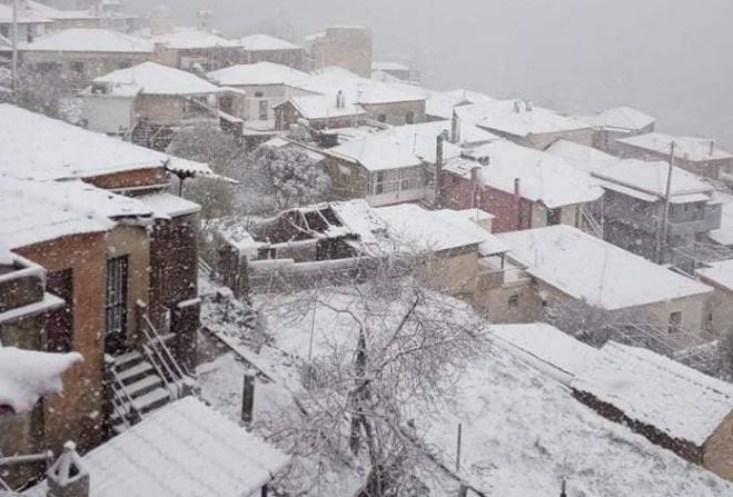 &Kappa;&alpha;&tau;ά&lambda;&epsilon;&upsilon;&kappa;&epsilon;&sigmaf; &omicron;&iota; &Kappa;&omicron;&lambda;&lambda;ί&nu;&epsilon;&sigmaf; &sigma;&tau;&eta;&nu; &Alpha;&rho;&kappa;&alpha;&delta;ί&alpha; (&epsilon;&iota;&kappa;ό&nu;&epsilon;&sigmaf;)