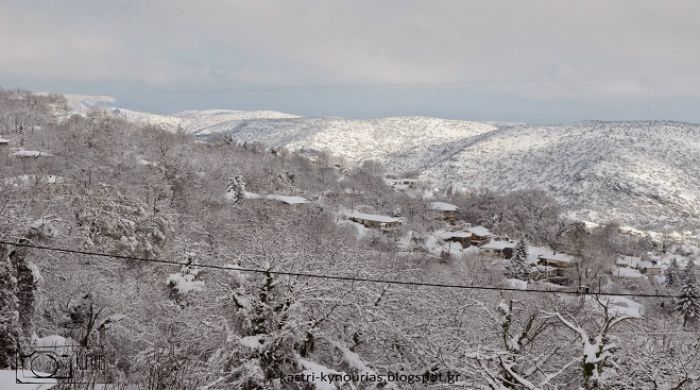 Μαγευτικές εικόνες από το χιονισμένο Καστρί