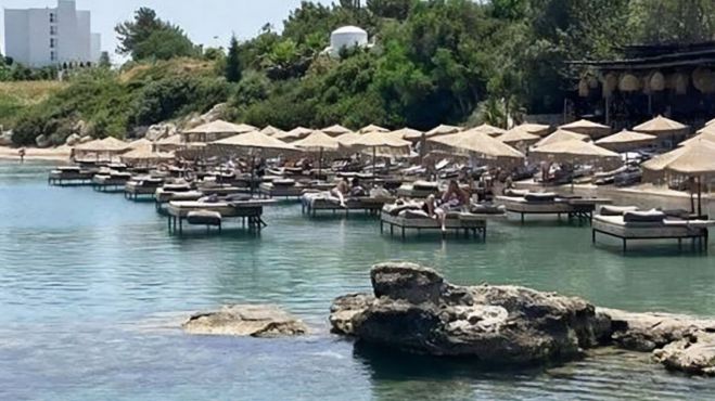&Epsilon;&lambda;&lambda;ά&delta;&alpha; | &Sigma;&phi;&rho;&alpha;&gamma;ί&sigma;&tau;&eta;&kappa;&epsilon; beach bar &mu;&epsilon; &tau;&iota;&sigmaf; &xi;&alpha;&pi;&lambda;ώ&sigma;&tau;&rho;&epsilon;&sigmaf; &sigma;&tau;&eta; &theta;ά&lambda;&alpha;&sigma;&sigma;&alpha;