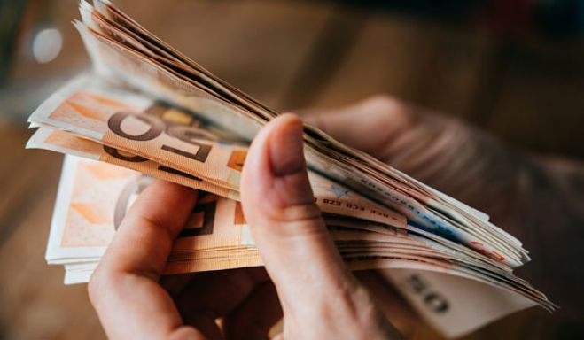 Η λίστα με τα 24 επιδόματα που αυξάνονται με τον κατώτατο μισθό!
