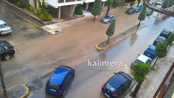 Πλημμύρισε η οδός «Καλαβρύτων» στην Τρίπολη! (εικόνες)