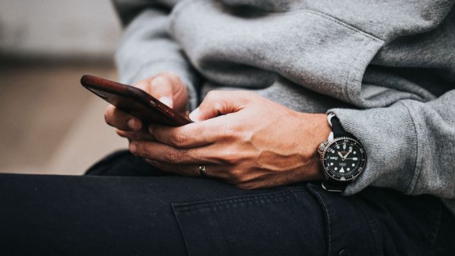 COSMOTE | &Delta;&omega;&rho;&epsilon;ά&nu; &alpha;&pi;&epsilon;&rho;&iota;ό&rho;&iota;&sigma;&tau;&alpha; data &kappa;&alpha;&iota; &gamma;&iota;&alpha; &tau;&omicron; &tau;&rho;&iota;ή&mu;&epsilon;&rho;&omicron; &tau;&eta;&sigmaf; 25&eta;&sigmaf; &Mu;&alpha;&rho;&tau;ί&omicron;&upsilon;