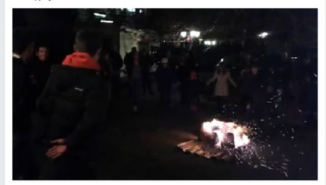 Χόρεψαν γύρω από τη φωτιά στο Βαλτεσινίκο (vd)