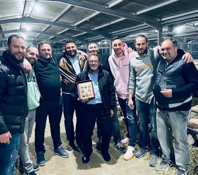 Εγκαίνια με δημοτικά τραγούδια για νέο στάβλο στη Σκοτάνη Καλαβρύτων! (vd)