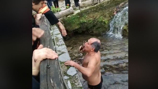 Έ&nu;&alpha;&sigmaf; &alpha;&lambda;&lambda;ά &pi;&omicron;&lambda;ύ .. &tau;&omicron;&lambda;&mu;&eta;&rho;ό&sigmaf; &beta;&omicron;ύ&tau;&eta;&xi;&epsilon; &nu;&alpha; &pi;&iota;ά&sigma;&epsilon;&iota; &tau;&omicron;&nu; &Sigma;&tau;&alpha;&upsilon;&rho;ό &sigma;&tau;&omicron;&nu; &Pi;&lambda;ά&tau;&alpha;&nu;&omicron; &Kappa;&upsilon;&nu;&omicron;&upsilon;&rho;ί&alpha;&sigmaf;! (vd)