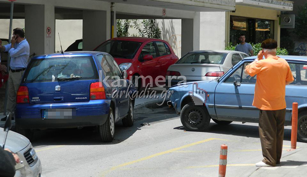 &Tau;&rho;&omicron;&chi;&alpha;ί&omicron; &alpha;&tau;ύ&chi;&eta;&mu;&alpha; &sigma;&tau;&eta; &delta;&iota;&alpha;&sigma;&tau;&alpha;ύ&rho;&omega;&sigma;&eta; &laquo;&Delta;&eta;&mu;&eta;&tau;&rho;&alpha;&kappa;&omicron;&pi;&omicron;ύ&lambda;&omicron;&upsilon;&raquo; &kappa;&alpha;&iota; &laquo;&Sigma;&pi;&epsilon;&tau;&sigma;&epsilon;&rho;&omicron;&pi;&omicron;ύ&lambda;&omicron;&upsilon;&raquo; (&epsilon;&iota;&kappa;ό&nu;&epsilon;&sigmaf;)