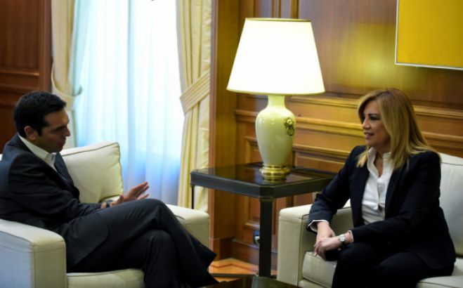 Τσίπρας: &quot;Εσείς μας βάλατε στα μνημόνια&quot; - Γεννηματά: &quot;Μας έβαλες τη θηλιά στον λαιμό&quot; (vd)