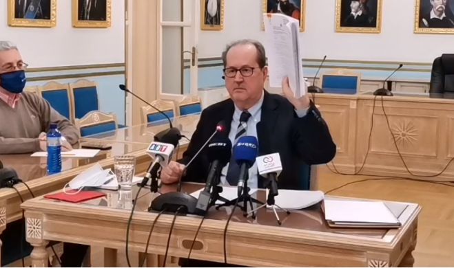 &Omicron;&rho;&gamma;&iota;&sigma;&mu;έ&nu;&omicron;&sigmaf; &omicron; &Nu;ί&kappa;&alpha;&sigmaf; &mu;&epsilon; &Kappa;&alpha;&mu;&pi;ό&sigma;&omicron;: &laquo;&Epsilon;ί&nu;&alpha;&iota; &upsilon;&beta;&rho;&iota;&sigma;&tau;ή&sigmaf;. &Epsilon;ί&chi;&epsilon; &rho;&alpha;&tau;&sigma;&iota;&sigma;&tau;&iota;&kappa;ή &sigma;&upsilon;&mu;&pi;&epsilon;&rho;&iota;&phi;&omicron;&rho;ά &kappa;&alpha;&iota; &tau;&omicron;&nu; &pi;έ&tau;&alpha;&xi;&alpha;&nu; έ&xi;&omega; &alpha;&pi;ό &tau;&eta; &Nu;&Delta;&raquo; (vd)