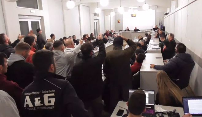 &laquo;&Tau;&alpha; ά&kappa;&omicron;&upsilon;&sigma;&epsilon;&raquo; &omicron; &Pi;&epsilon;&rho;&iota;&phi;&epsilon;&rho;&epsilon;&iota;ά&rho;&chi;&eta;&sigmaf; &alpha;&pi;ό &tau;&omicron;&upsilon;&sigmaf; &alpha;&gamma;&rho;ό&tau;&epsilon;&sigmaf; &ndash; &laquo;&Epsilon;&gamma;ώ &delta;&epsilon;&nu; &theta;&alpha; &psi;&eta;&phi;ί&sigma;&omega; &upsilon;&pi;έ&rho; &tau;&omicron;&upsilon; &epsilon;&mu;&beta;&omicron;&lambda;&iota;&alpha;&sigma;&mu;&omicron;ύ, &delta;&epsilon;&nu; &epsilon;ί&mu;&alpha;&iota; &kappa;&tau;&eta;&nu;ί&alpha;&tau;&rho;&omicron;&sigmaf;&raquo; - &laquo;&Epsilon;ί&sigma;&alpha;&iota; &alpha;&nu;&epsilon;ύ&theta;&upsilon;&nu;&omicron;&sigmaf;, &nu;&alpha; &nu;&tau;&rho;έ&pi;&epsilon;&sigma;&alpha;&iota;&raquo; (vd)