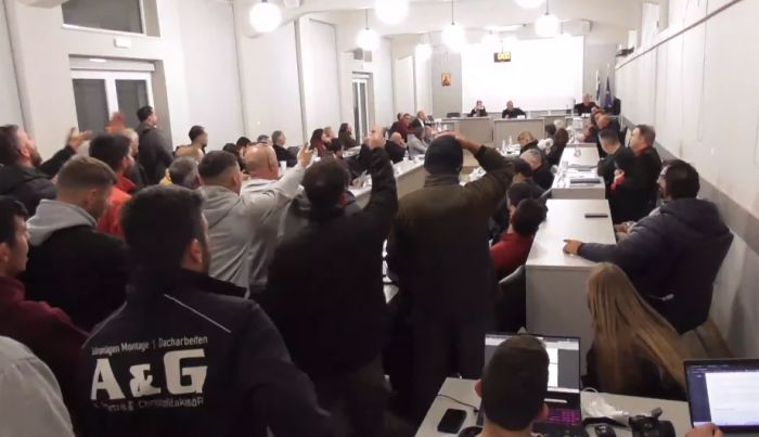 &laquo;&Tau;&alpha; ά&kappa;&omicron;&upsilon;&sigma;&epsilon;&raquo; &omicron; &Pi;&epsilon;&rho;&iota;&phi;&epsilon;&rho;&epsilon;&iota;ά&rho;&chi;&eta;&sigmaf; &alpha;&pi;ό &tau;&omicron;&upsilon;&sigmaf; &alpha;&gamma;&rho;ό&tau;&epsilon;&sigmaf; &ndash; &laquo;&Epsilon;&gamma;ώ &delta;&epsilon;&nu; &theta;&alpha; &psi;&eta;&phi;ί&sigma;&omega; &upsilon;&pi;έ&rho; &tau;&omicron;&upsilon; &epsilon;&mu;&beta;&omicron;&lambda;&iota;&alpha;&sigma;&mu;&omicron;ύ, &delta;&epsilon;&nu; &epsilon;ί&mu;&alpha;&iota; &kappa;&tau;&eta;&nu;ί&alpha;&tau;&rho;&omicron;&sigmaf;&raquo; - &laquo;&Epsilon;ί&sigma;&alpha;&iota; &alpha;&nu;&epsilon;ύ&theta;&upsilon;&nu;&omicron;&sigmaf;, &nu;&alpha; &nu;&tau;&rho;έ&pi;&epsilon;&sigma;&alpha;&iota;&raquo; (vd)