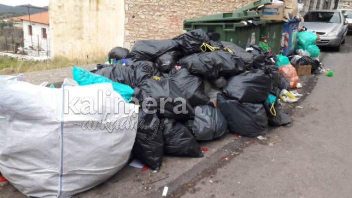 &quot;Βουνό&quot; τα σκουπίδια στη Γορτυνία - Ακούει κανείς; (εικόνες)