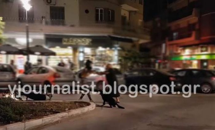 Θεσσαλονίκη | Γυναίκες έπαιξαν ξύλο στη μέση του δρόμου! (vd)