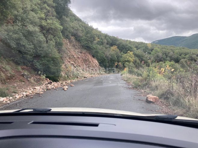 Κατολισθήσεις στο δρόμο προς τη Βάχλια Γορτυνίας (εικόνες)
