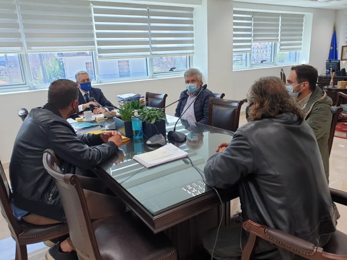 &Alpha;&rho;&kappa;&alpha;&delta;ί&alpha; | &Omicron;&iota; &zeta;&eta;&mu;&iota;έ&sigmaf; &alpha;&pi;ό &tau;&omicron;&nu; &pi;&alpha;&gamma;&epsilon;&tau;ό &sigma;&tau;&omicron; &epsilon;&pi;ί&kappa;&epsilon;&nu;&tau;&rho;&omicron; &tau;&eta;&sigmaf; &sigma;&upsilon;&nu;ά&nu;&tau;&eta;&sigma;&eta;&sigmaf; &Lambda;&alpha;&mu;&pi;&rho;ό&pi;&omicron;&upsilon;&lambda;&omicron;&upsilon; &mu;&epsilon; &tau;&eta;&nu; "Έ&nu;&omega;&sigma;&eta;"