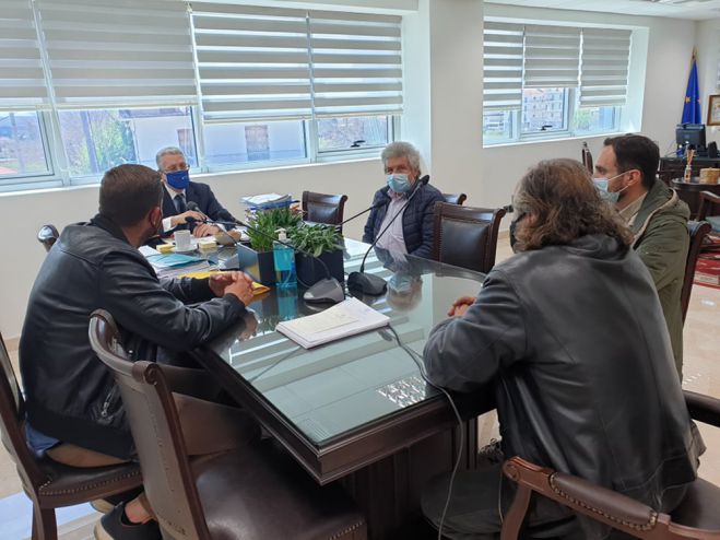 &Alpha;&rho;&kappa;&alpha;&delta;ί&alpha; | &Omicron;&iota; &zeta;&eta;&mu;&iota;έ&sigmaf; &alpha;&pi;ό &tau;&omicron;&nu; &pi;&alpha;&gamma;&epsilon;&tau;ό &sigma;&tau;&omicron; &epsilon;&pi;ί&kappa;&epsilon;&nu;&tau;&rho;&omicron; &tau;&eta;&sigmaf; &sigma;&upsilon;&nu;ά&nu;&tau;&eta;&sigma;&eta;&sigmaf; &Lambda;&alpha;&mu;&pi;&rho;ό&pi;&omicron;&upsilon;&lambda;&omicron;&upsilon; &mu;&epsilon; &tau;&eta;&nu; "Έ&nu;&omega;&sigma;&eta;"
