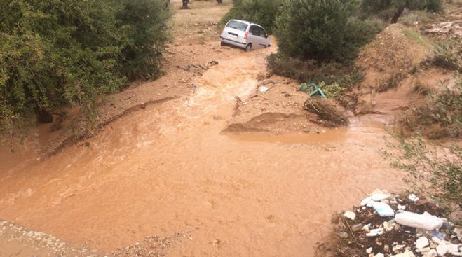 &Mu;&iota;&alpha; &nu;&epsilon;&kappa;&rho;ή &sigma;&tau;&eta; &Mu;ά&nu;&delta;&rho;&alpha; &alpha;&pi;ό &tau;&eta;&nu; &kappa;&alpha;&kappa;&omicron;&kappa;&alpha;&iota;&rho;ί&alpha; (&epsilon;&iota;&kappa;ό&nu;&epsilon;&sigmaf;)