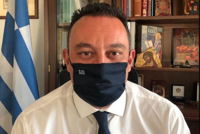Μάσκα με την Ελληνική Σημαία ο Κώστας Βλάσης!