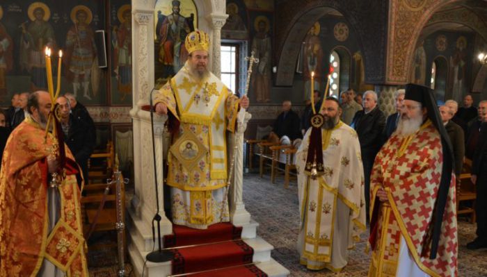 &Omicron; &Mu;&eta;&tau;&rho;&omicron;&pi;&omicron;&lambda;ί&tau;&eta;&sigmaf; &Iota;&epsilon;&rho;&iota;&sigma;&sigma;&omicron;ύ &sigma;&tau;&omicron; &Nu;&alpha;ό &Alpha;&gamma;ί&alpha;&sigmaf; &Beta;&alpha;&rho;&beta;ά&rho;&alpha;&sigmaf; &Tau;&rho;ί&pi;&omicron;&lambda;&eta;&sigmaf; (&epsilon;&iota;&kappa;ό&nu;&epsilon;&sigmaf;)
