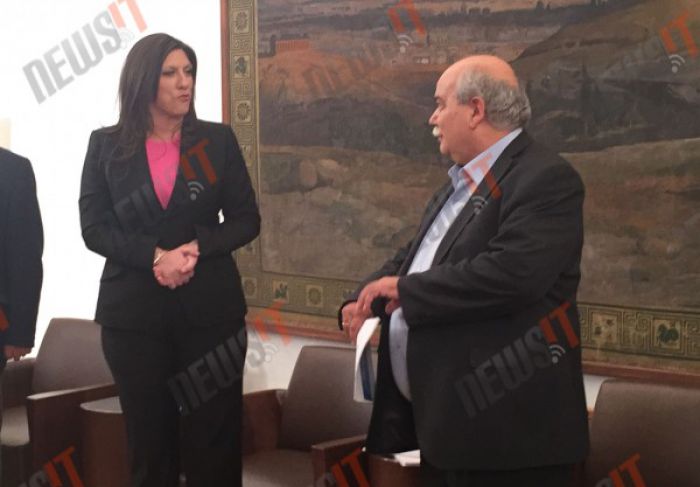 &Pi;&rho;&omicron;&epsilon;&delta;&rho;ί&alpha; &Beta;&omicron;&upsilon;&lambda;ή&sigmaf;: &Pi;&alpha;&rho;ά&delta;&omicron;&sigma;&eta; &mu;&epsilon; ... &alpha;&iota;&chi;&mu;έ&sigmaf; &kappa;&alpha;&iota; &sigma;&pi;ό&nu;&tau;&epsilon;&sigmaf; &alpha;&pi;ό &tau;&eta; &Zeta;&omega;ή &sigma;&tau;&omicron;&nu; &Beta;&omicron;ύ&tau;&sigma;&eta; (vd)